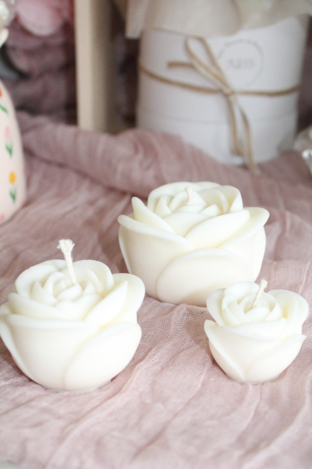Bougies ROSES (Taille M) ” – cire végétale & parfum de grasse - L'Atelier Douceurs & Senteurs