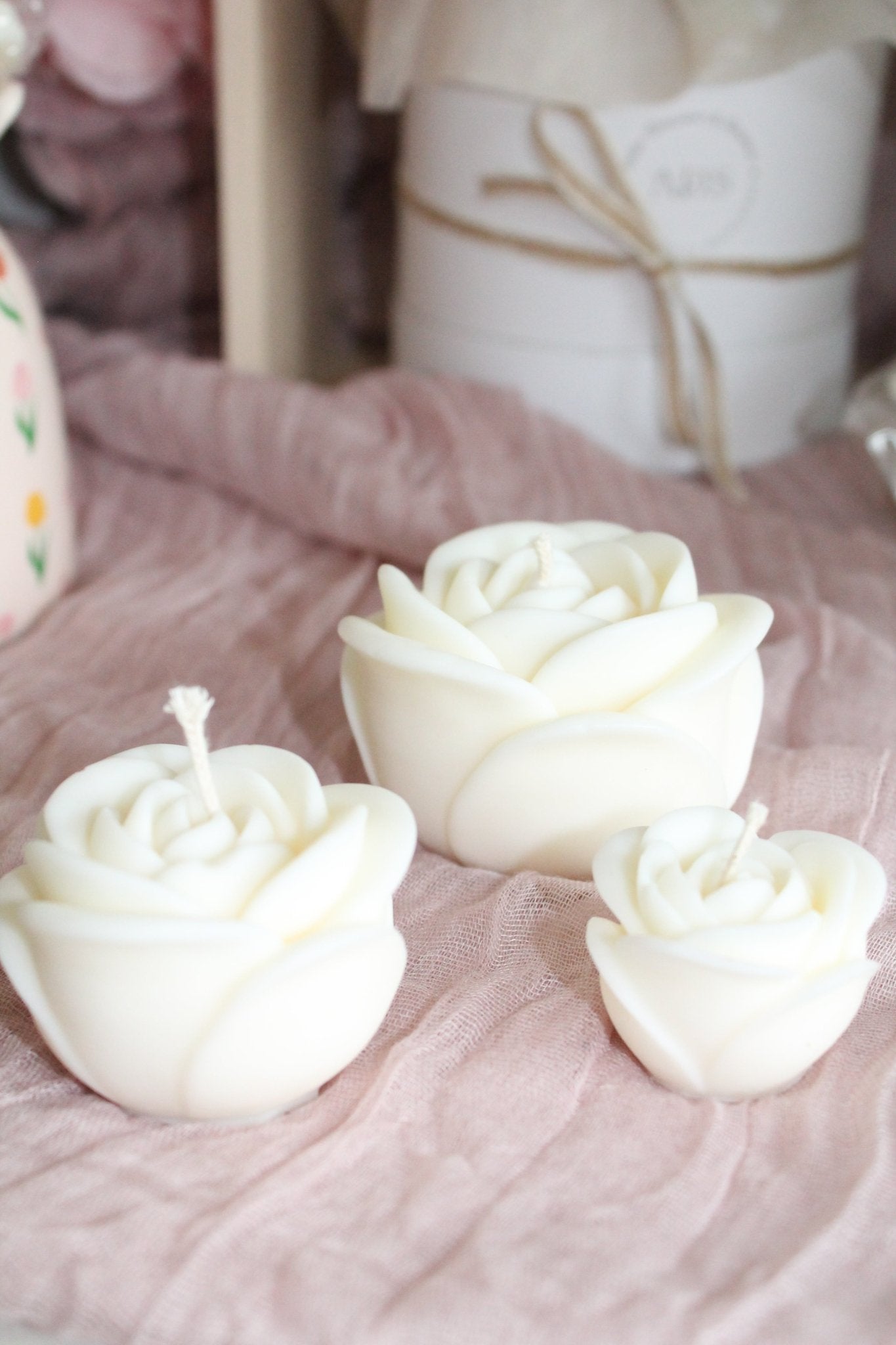 Bougies ROSES (Taille M) ” – cire végétale & parfum de grasse - L'Atelier Douceurs & Senteurs