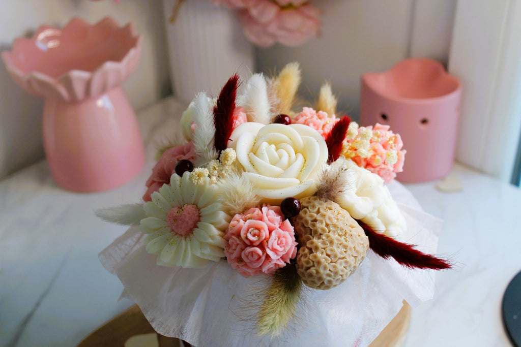 Bouquet de fleurs parfumé en cire végétale - 280g (rouge) - L'Atelier Douceurs & Senteurs