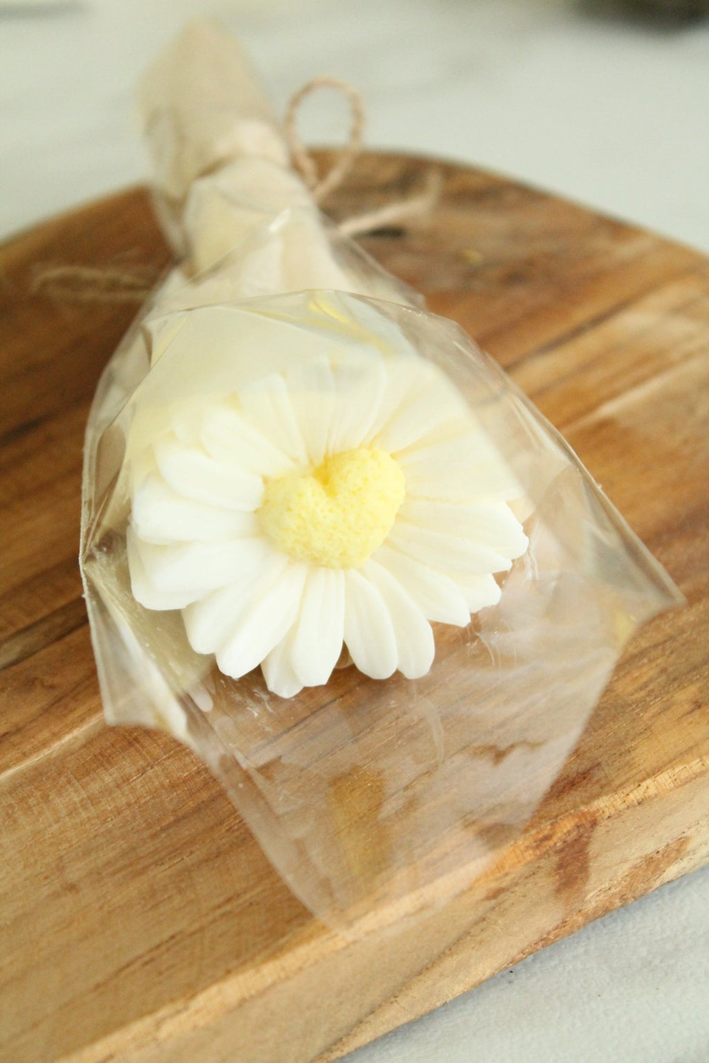 Bouquet Marguerite "fondant parfumé” – cire végétale & parfum de grasse - L'Atelier Douceurs & Senteurs