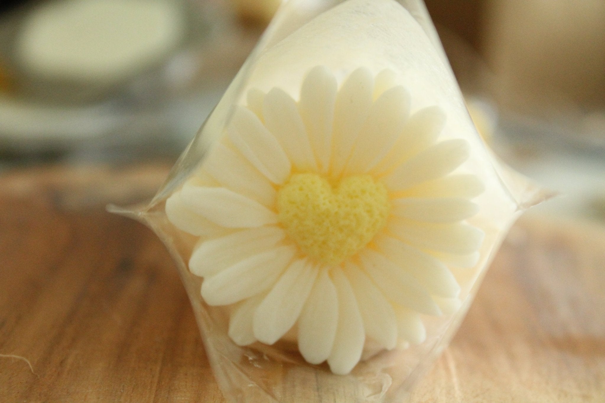Bouquet Marguerite "fondant parfumé” – cire végétale & parfum de grasse - L'Atelier Douceurs & Senteurs