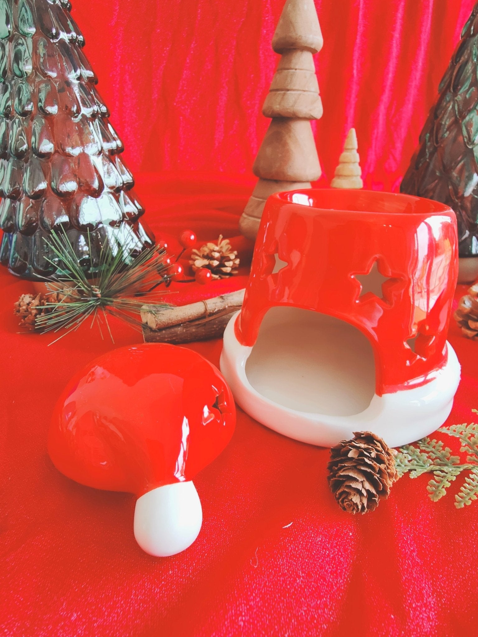 Brûle - parfum en céramique – “Chapeau du Père Noël” (Édition Limitée Noël 2025) - L'Atelier Douceurs & Senteurs