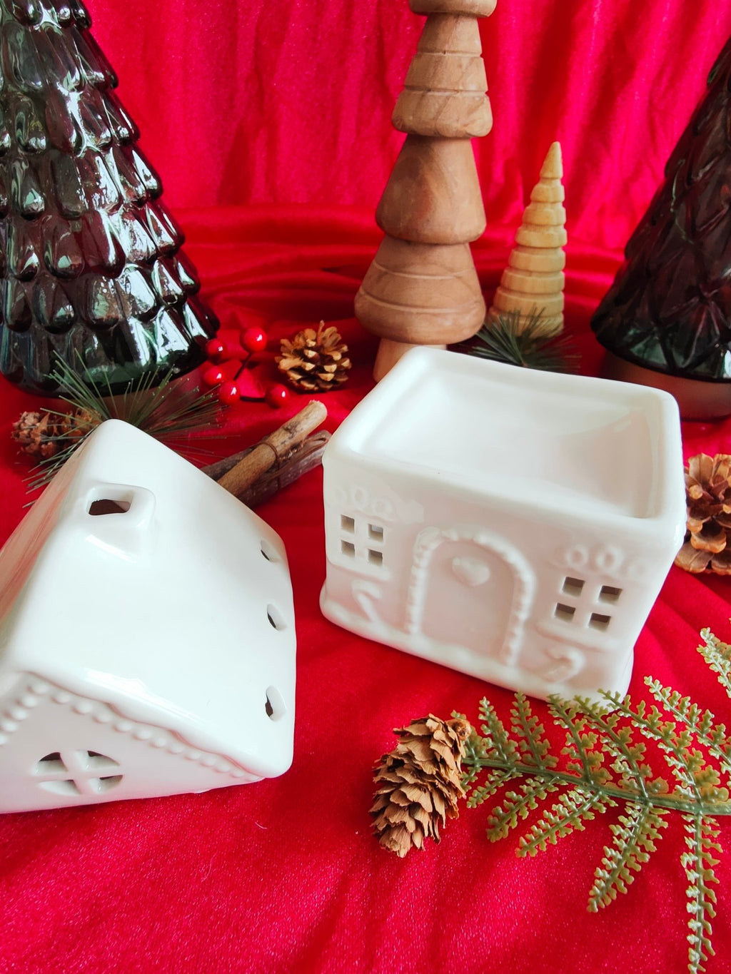 Brûle - parfum en céramique – “Maison pain d'épices BLANCHE ” (Édition Limitée Noël 2025) - L'Atelier Douceurs & Senteurs