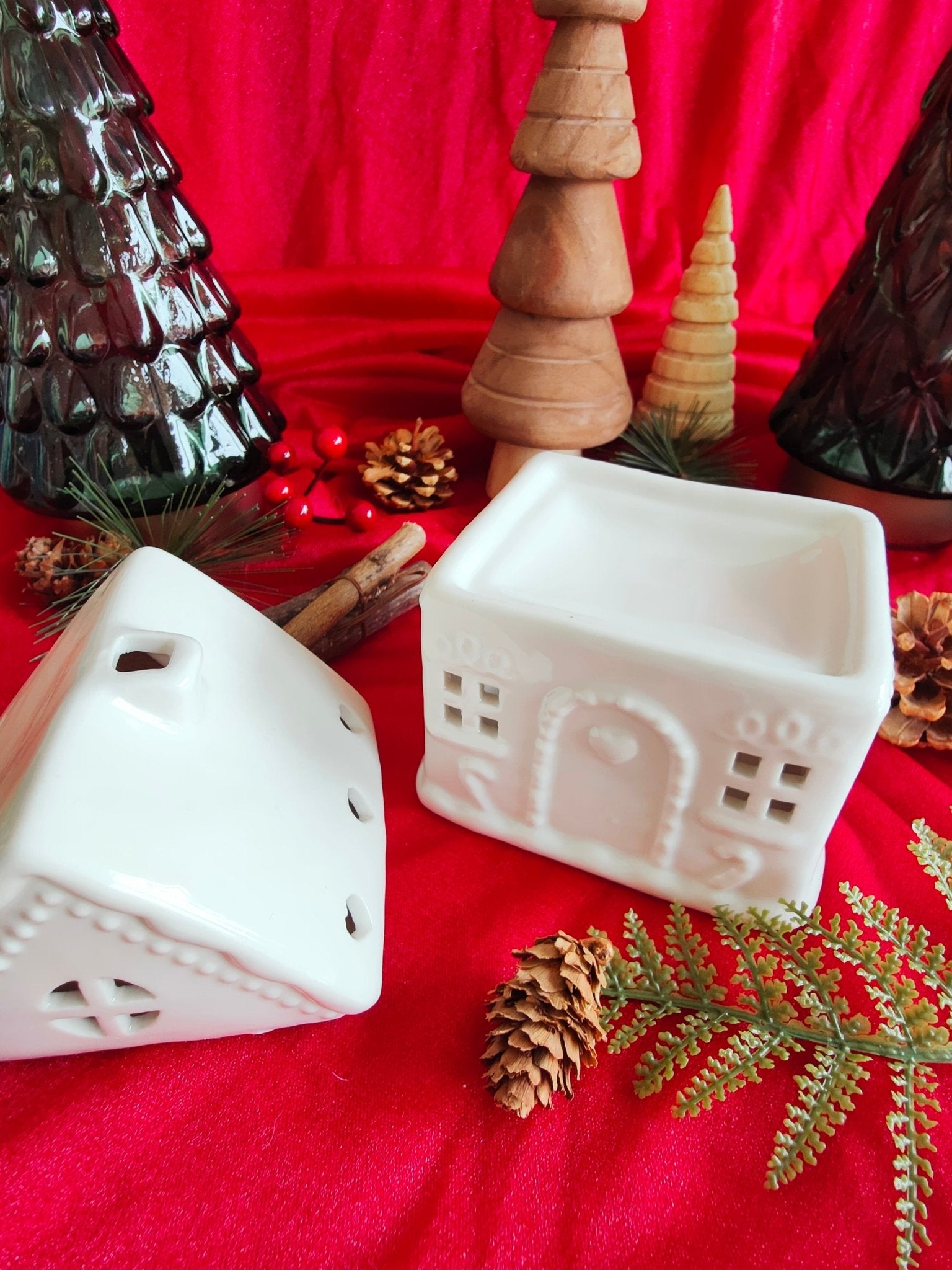 Brûle - parfum en céramique – “Maison pain d'épices BLANCHE ” (Édition Limitée Noël 2025) - L'Atelier Douceurs & Senteurs