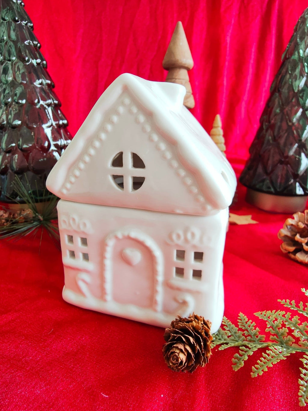 Brûle - parfum en céramique – “Maison pain d'épices BLANCHE ” (Édition Limitée Noël 2025) - L'Atelier Douceurs & Senteurs