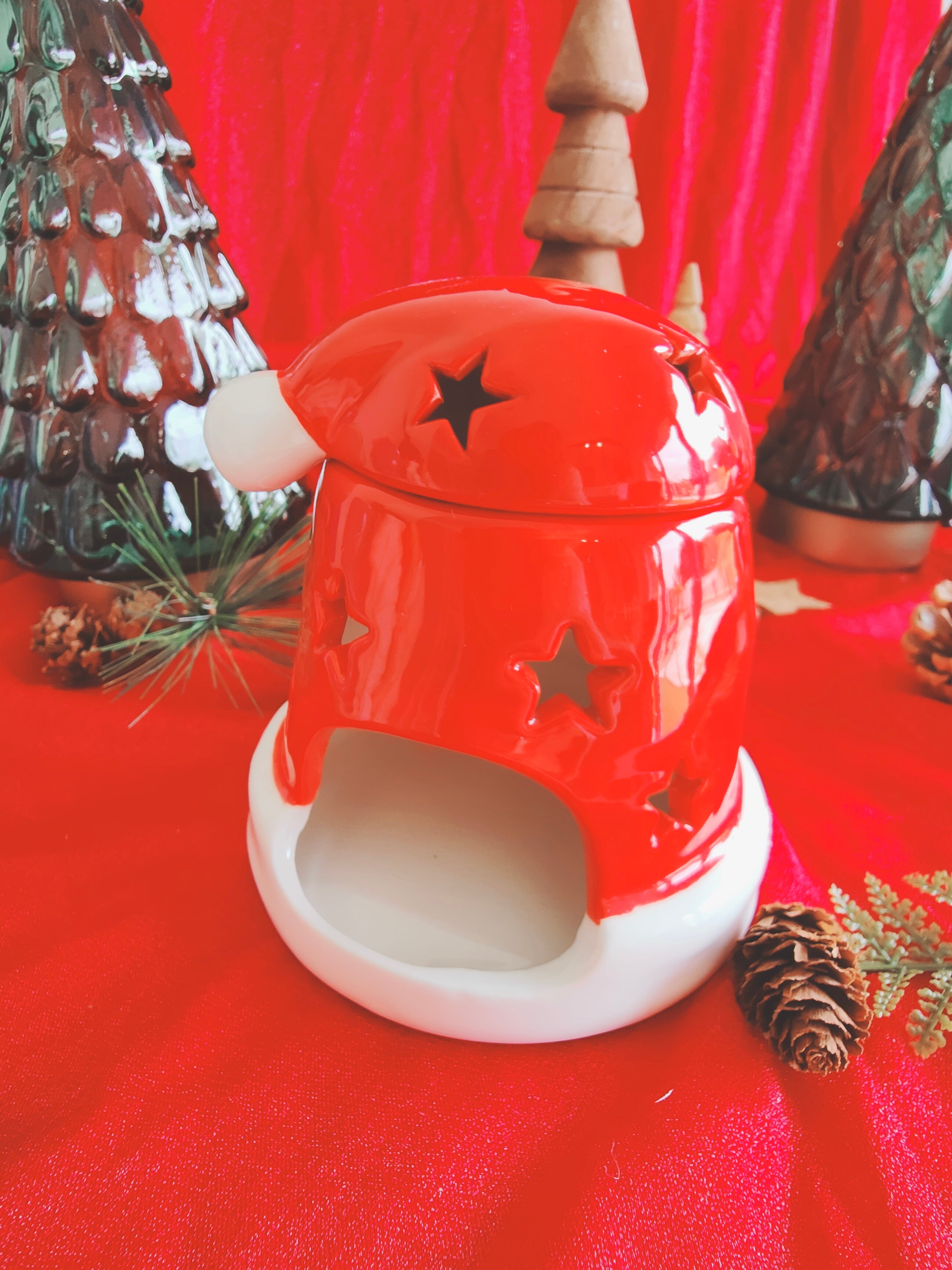 Brûle-parfum en céramique – “Chapeau du Père Noël”  (Édition Limitée Noël 2025)