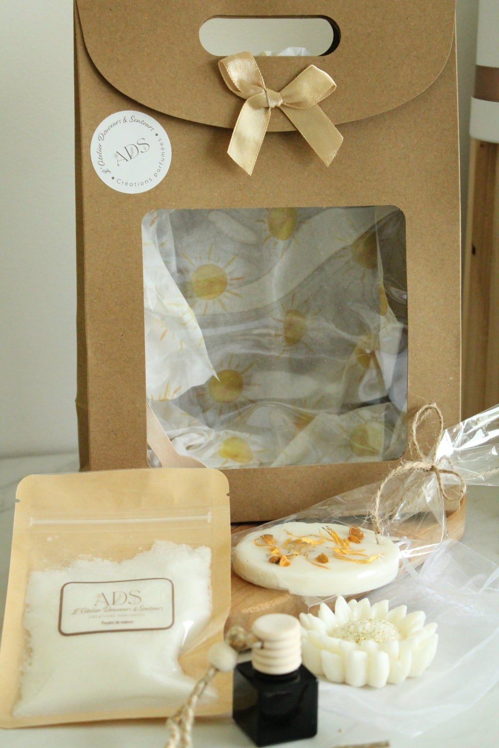 COFFRET parfumé” – 1 fondant, 1 poudre de maison, 1 diffuseur voiture, 1 suspension - L'Atelier Douceurs & Senteurs