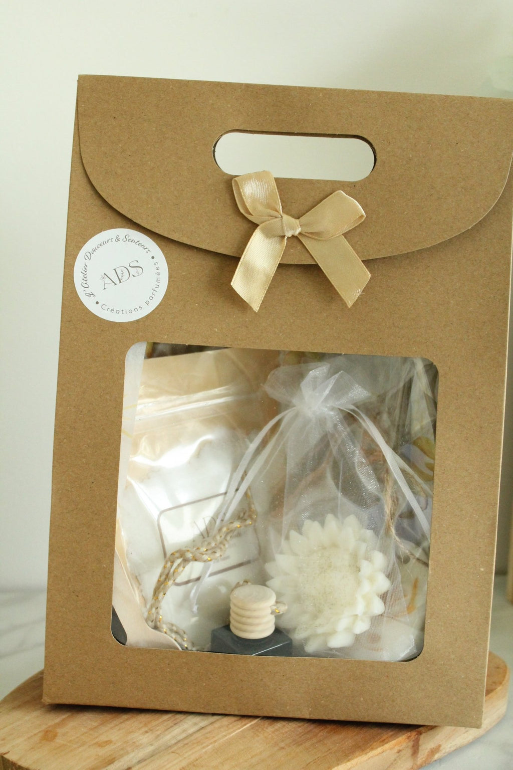 COFFRET parfumé” – 1 fondant, 1 poudre de maison, 1 diffuseur voiture, 1 suspension - L'Atelier Douceurs & Senteurs