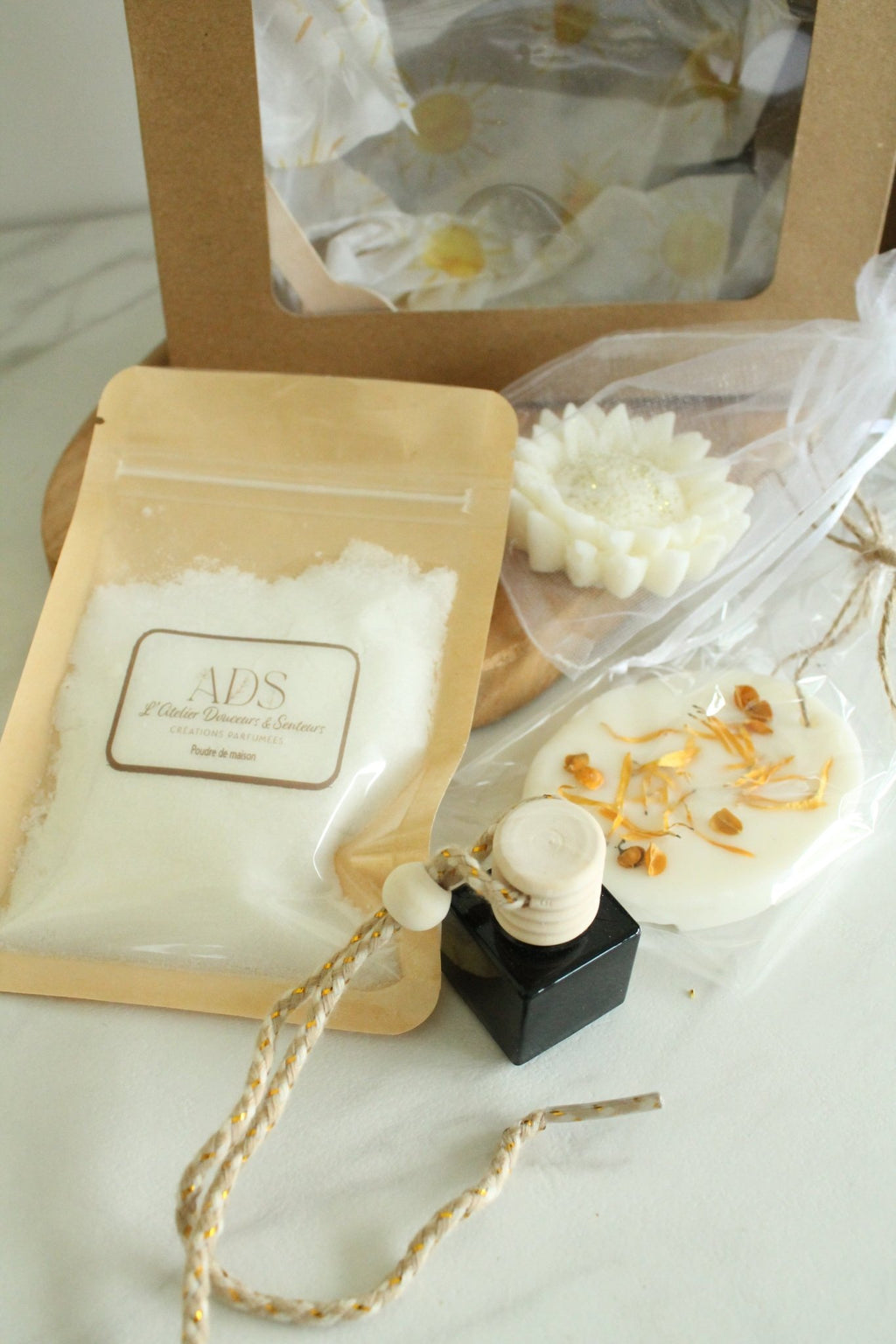 COFFRET parfumé” – 1 fondant, 1 poudre de maison, 1 diffuseur voiture, 1 suspension - L'Atelier Douceurs & Senteurs