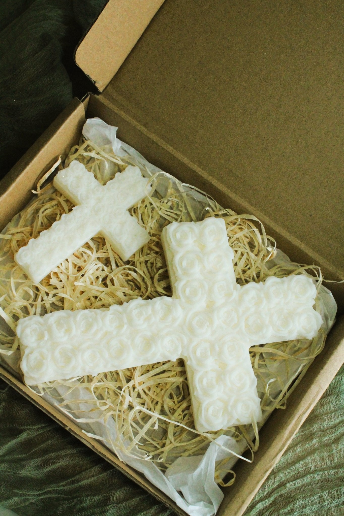 Croix florales parfumées” – cire végétale & parfum de grasse - L'Atelier Douceurs & Senteurs