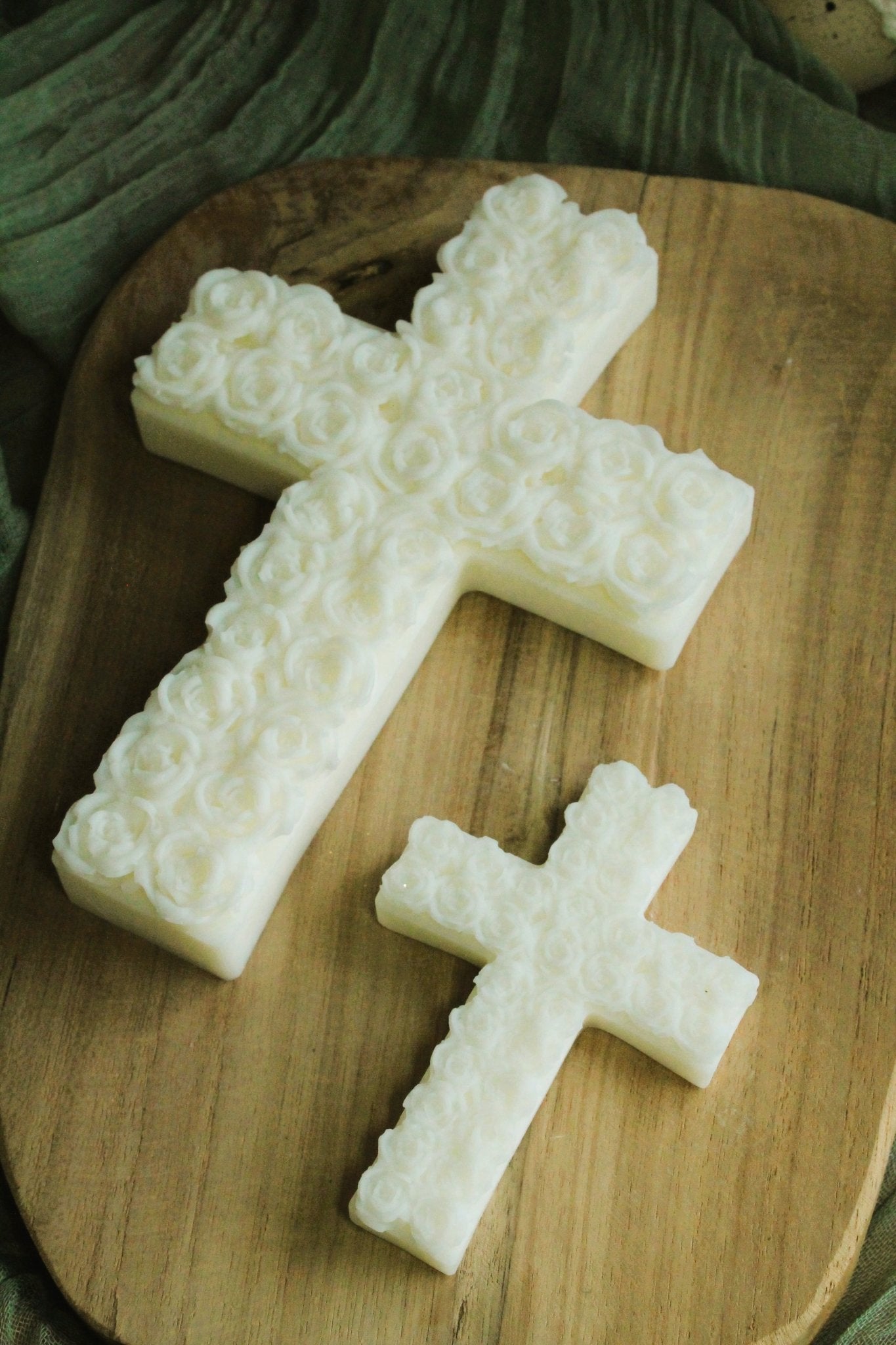 Croix florales parfumées” – cire végétale & parfum de grasse - L'Atelier Douceurs & Senteurs