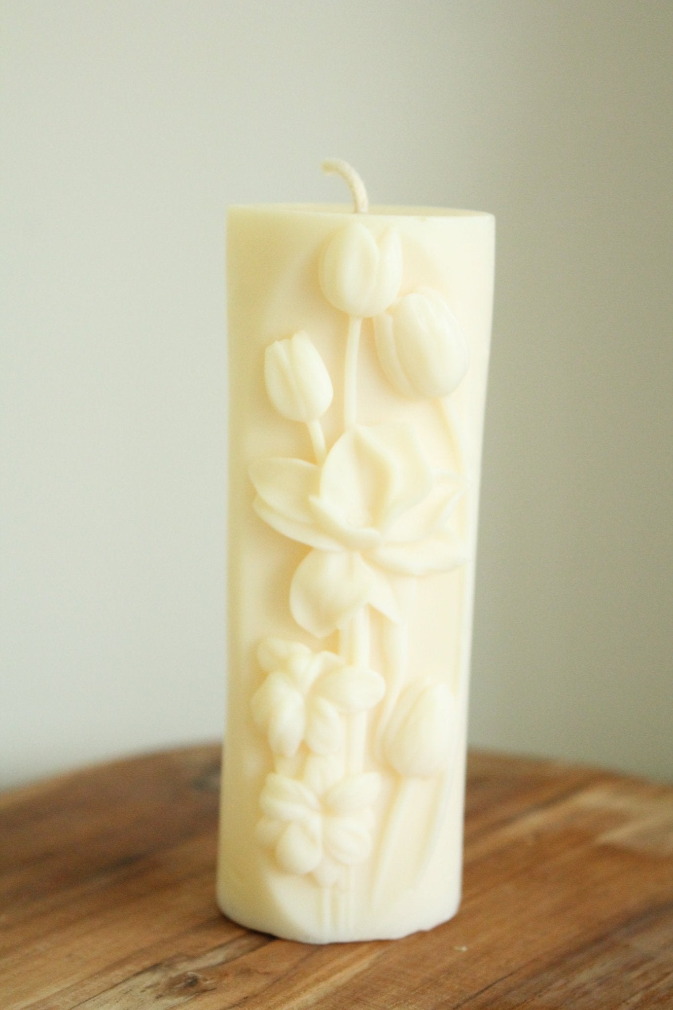 Pilier floral bougie parfumée” – cire végétale & parfum de grasse - L'Atelier Douceurs & Senteurs