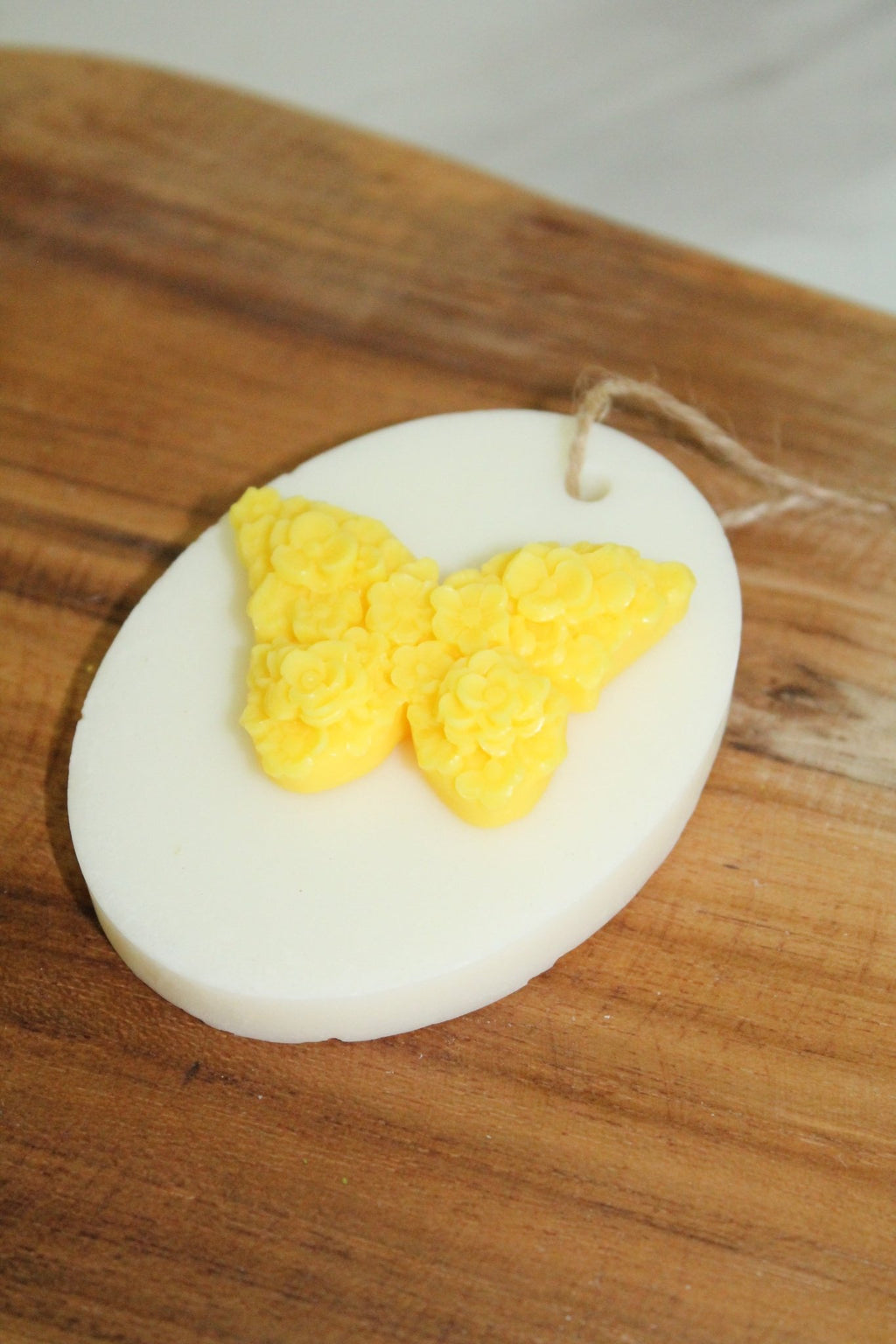 Suspension parfumée d'ETE – Papillon Jaune - L'Atelier Douceurs & Senteurs
