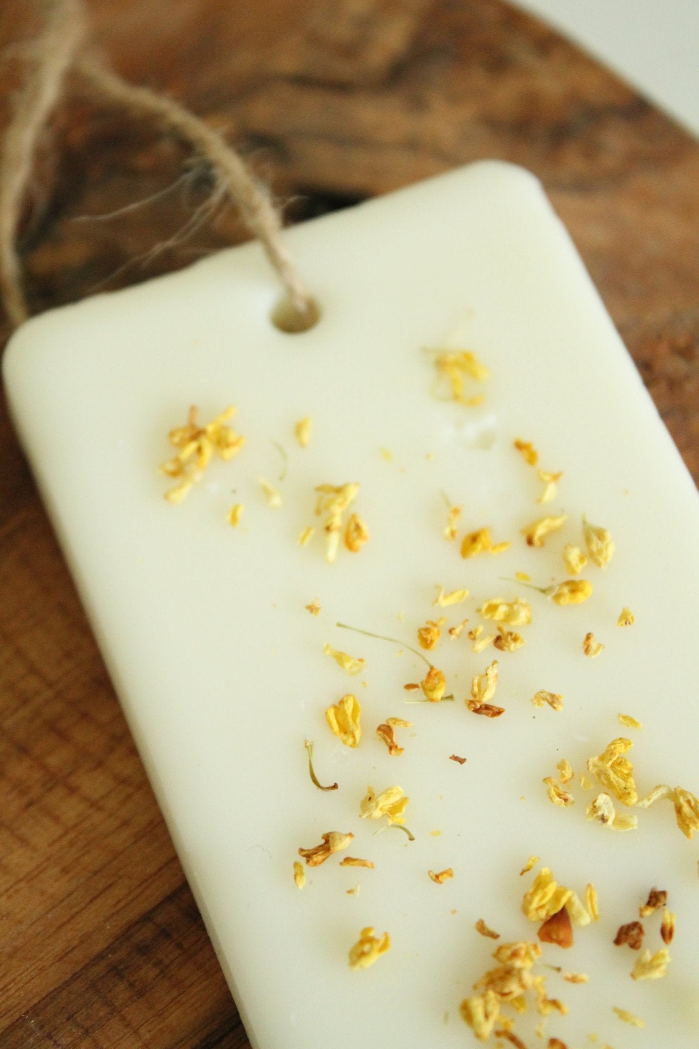 Suspension parfumée – Élégance naturelle & parfum de Grasse fleur séchées - L'Atelier Douceurs & Senteurs