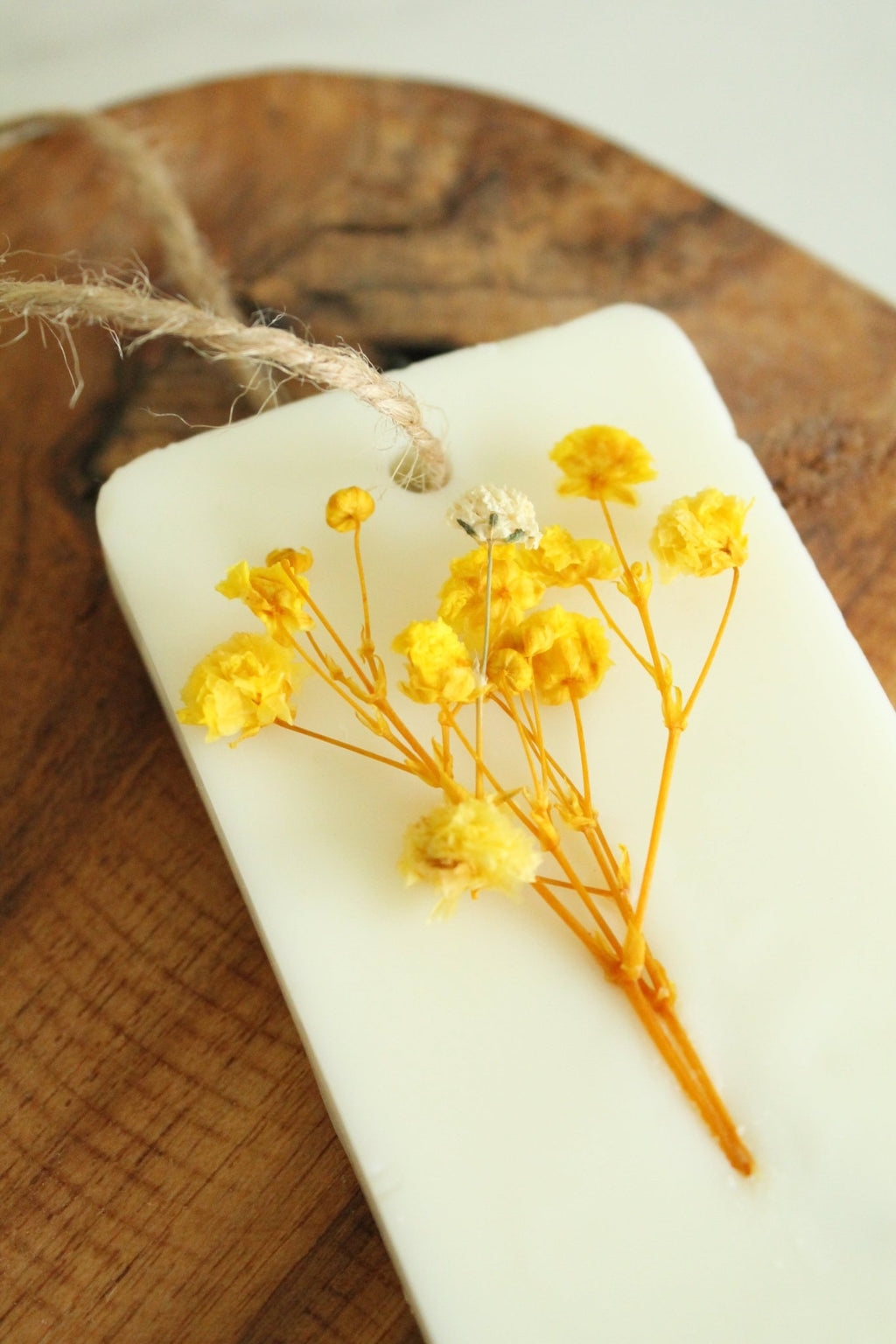 Suspension parfumée – Élégance naturelle & parfum de Grasse fleur séchées - L'Atelier Douceurs & Senteurs