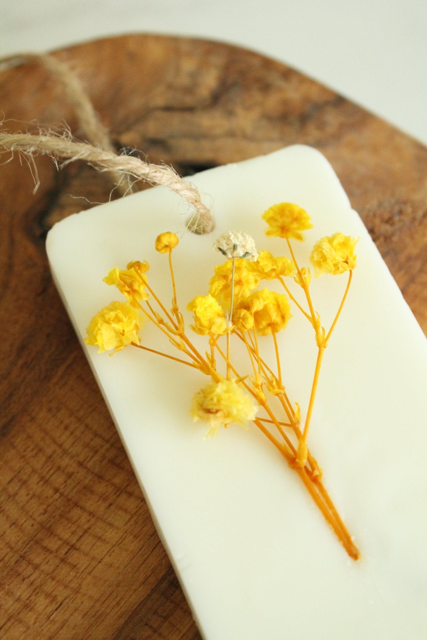 Suspension parfumée – Élégance naturelle & parfum de Grasse fleur séchées - L'Atelier Douceurs & Senteurs