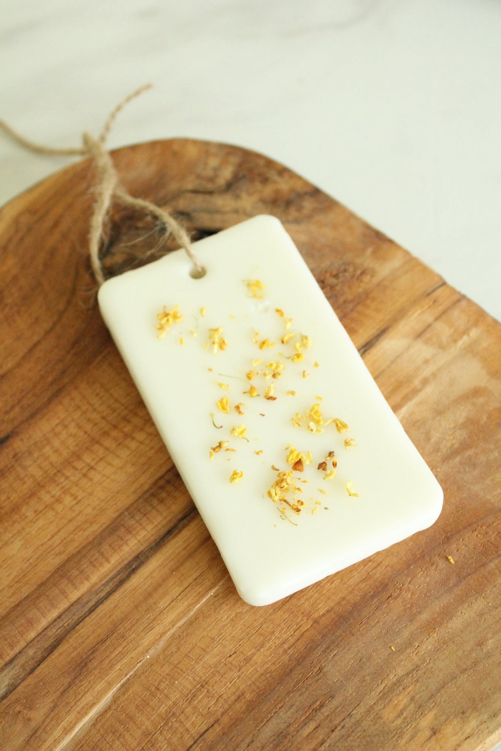Suspension parfumée – Élégance naturelle & parfum de Grasse fleur séchées - L'Atelier Douceurs & Senteurs