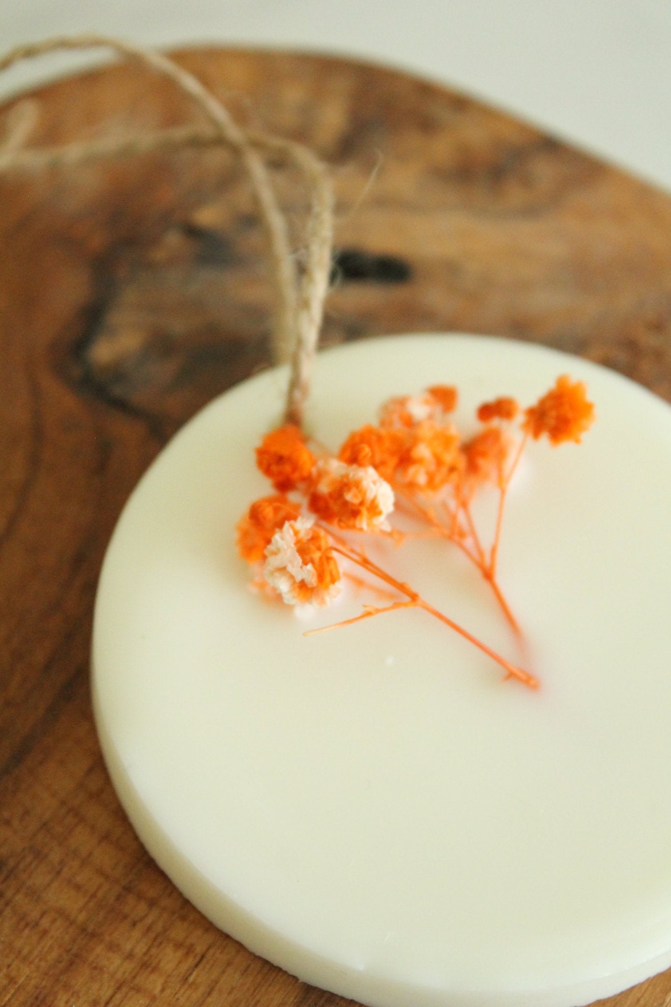 Suspension parfumée – Élégance naturelle & parfum de Grasse fleur séchées - L'Atelier Douceurs & Senteurs