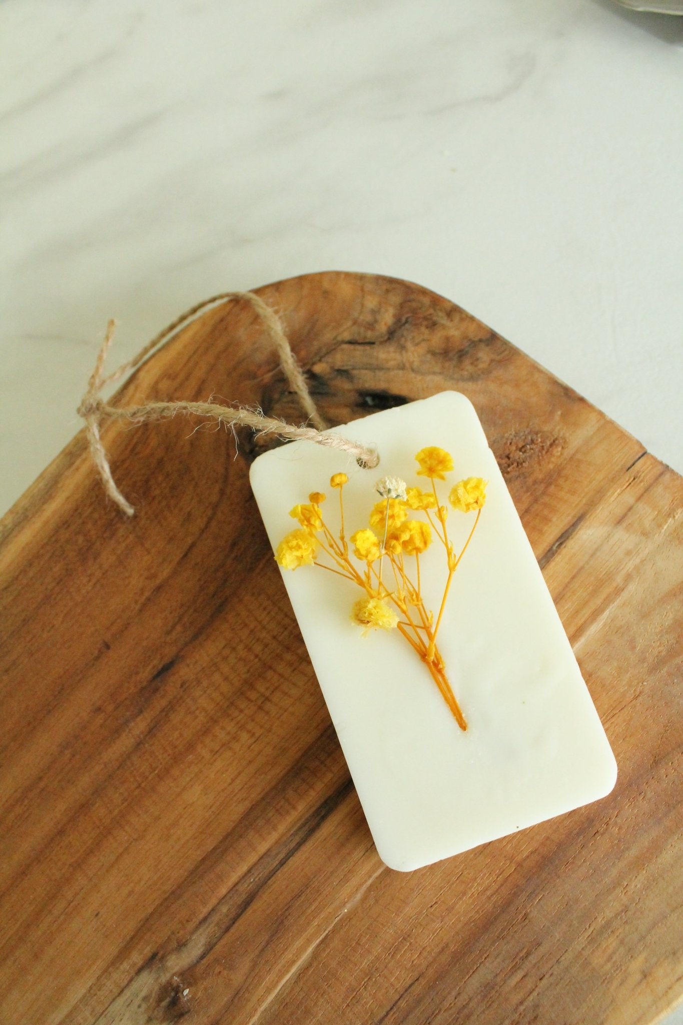 Suspension parfumée – Élégance naturelle & parfum de Grasse fleur séchées - L'Atelier Douceurs & Senteurs