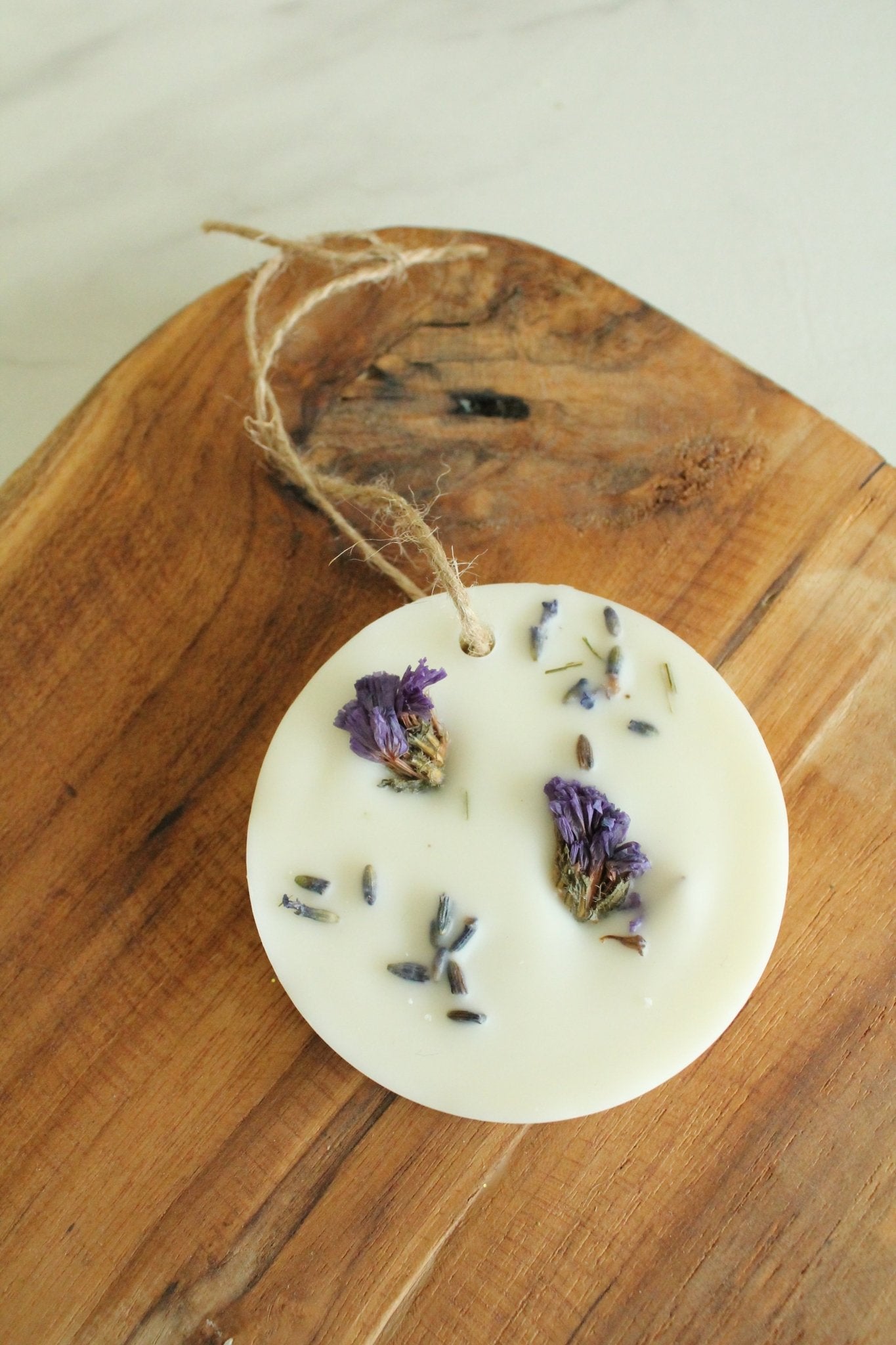 Suspension parfumée – Élégance naturelle & parfum de Grasse fleur séchées - L'Atelier Douceurs & Senteurs