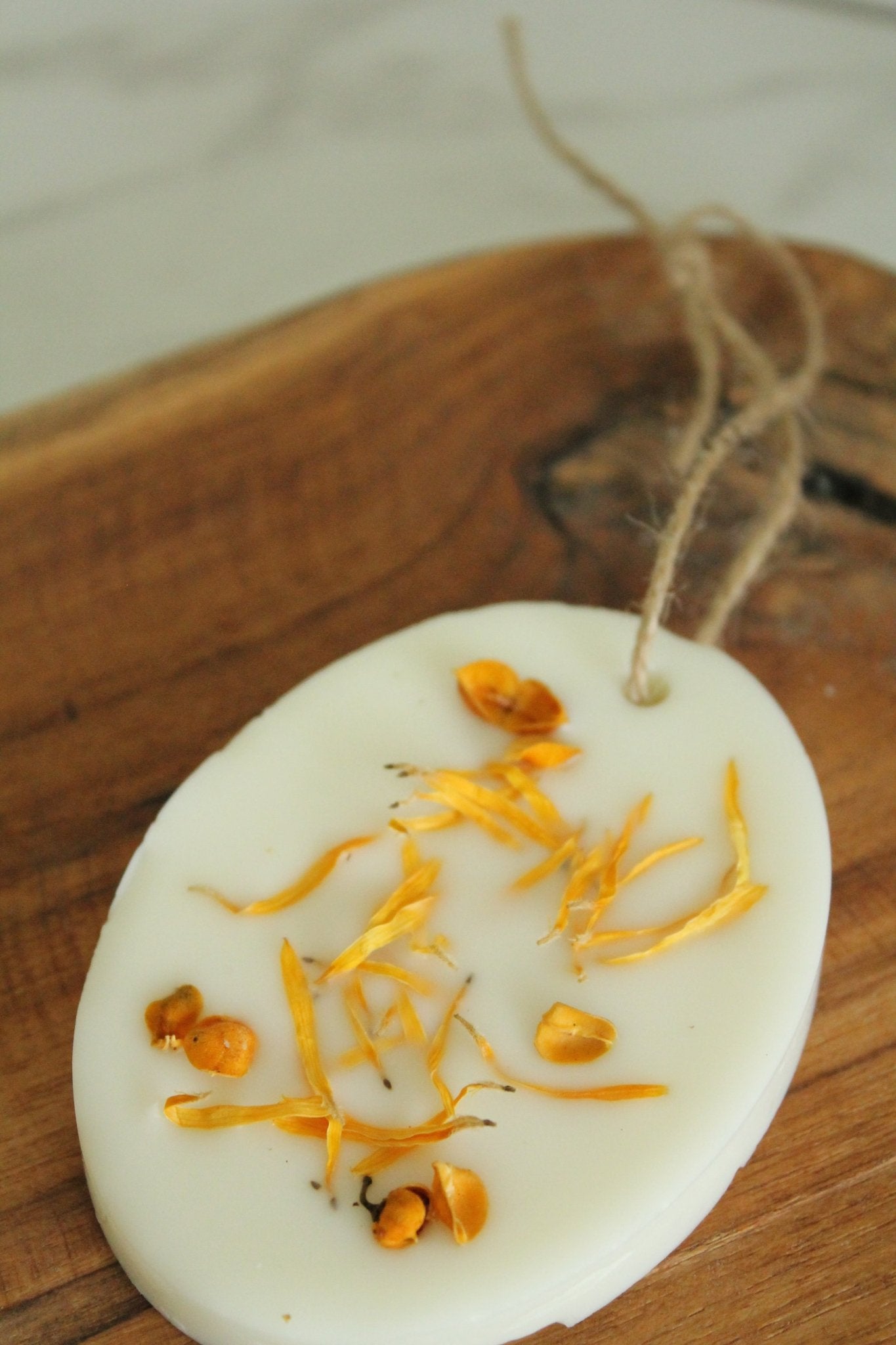 Suspension parfumée – Élégance naturelle & parfum de Grasse fleur séchées - L'Atelier Douceurs & Senteurs