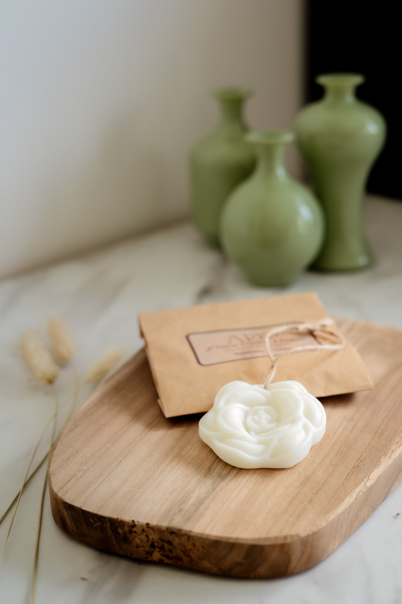 Suspension parfumée fleur – Élégance naturelle & parfum de Grasse - L'Atelier Douceurs & Senteurs