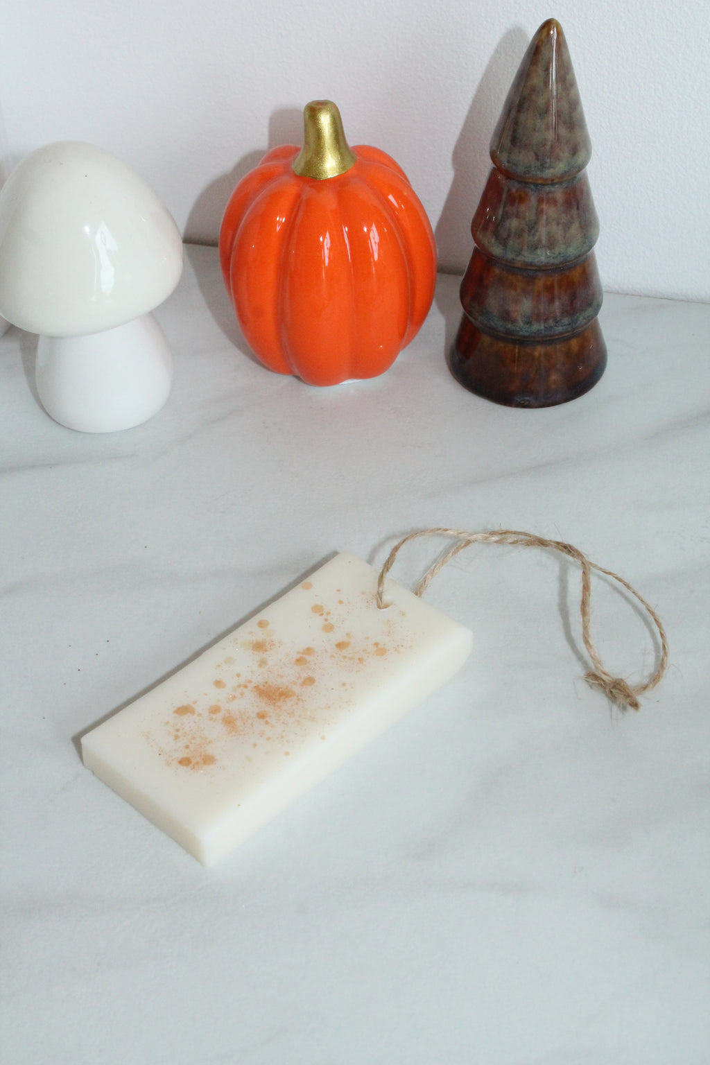 Suspension Rectangle dorée AUTOMNE   – Élégance naturelle & parfum de Grasse
